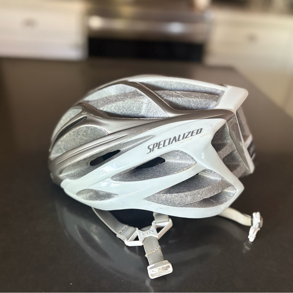 Specialized Aspire Cycling Helmet. 54-60 cm. Ponytail cutout